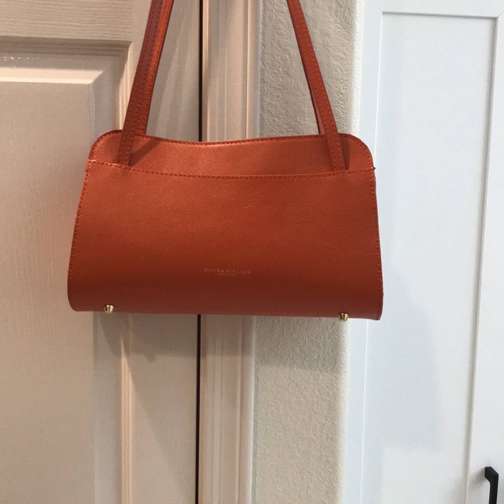 Divina Fireeze leather structured beautiful purse. - Picture 10 of 12